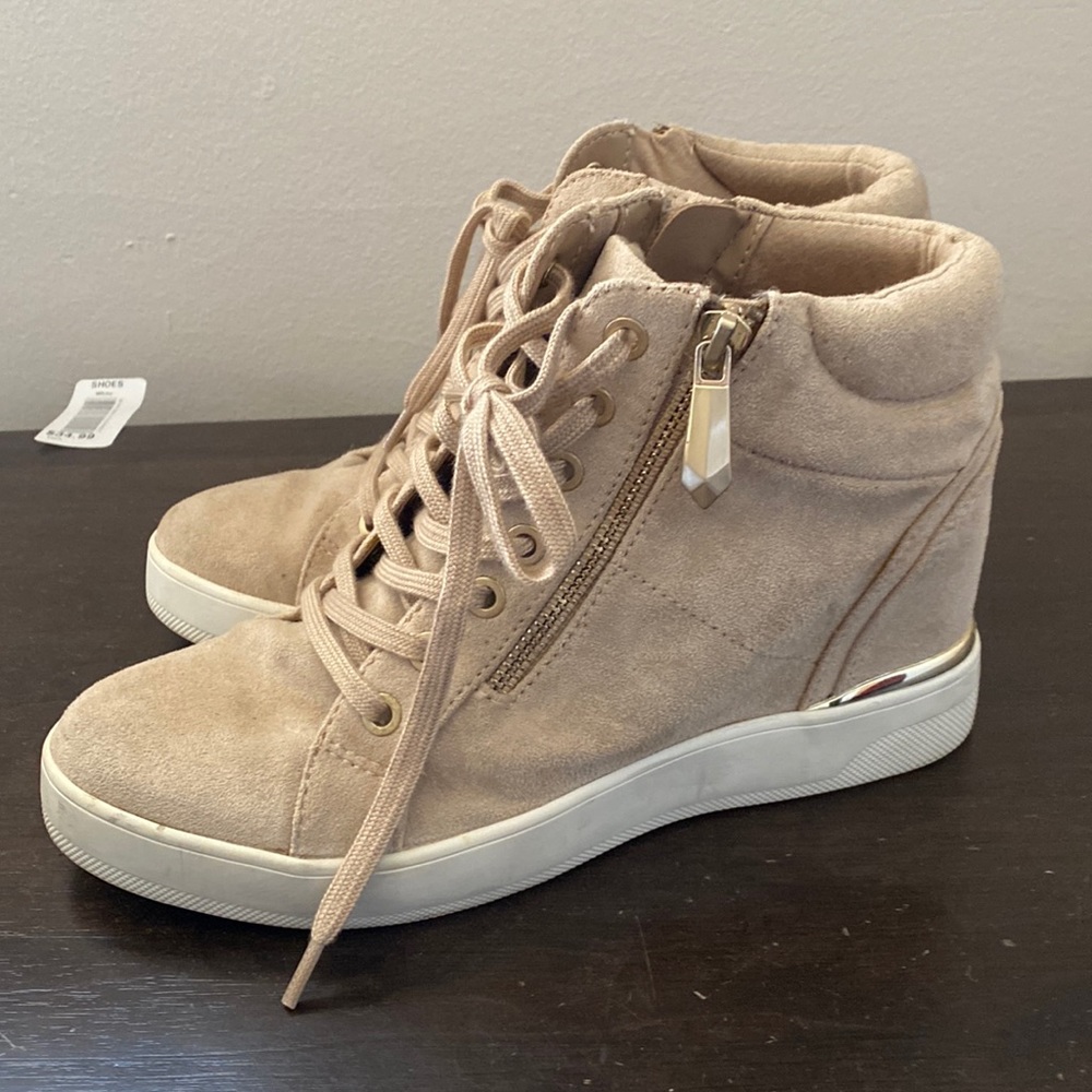 Like new wedge sneakers